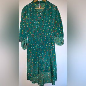 Spring is in the air! Features rolled button cuffs cutout back detail & pockets